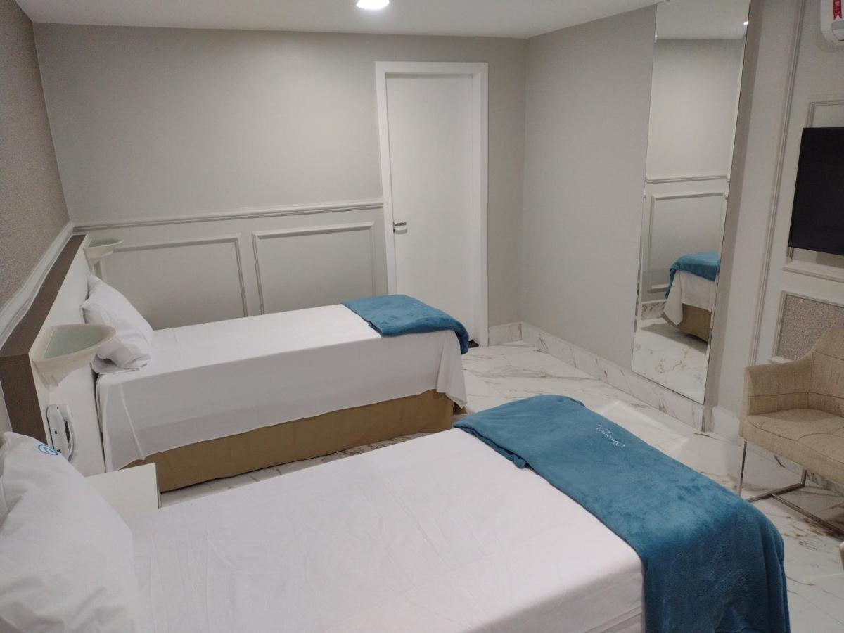 Antonio's E - Airport Hotel