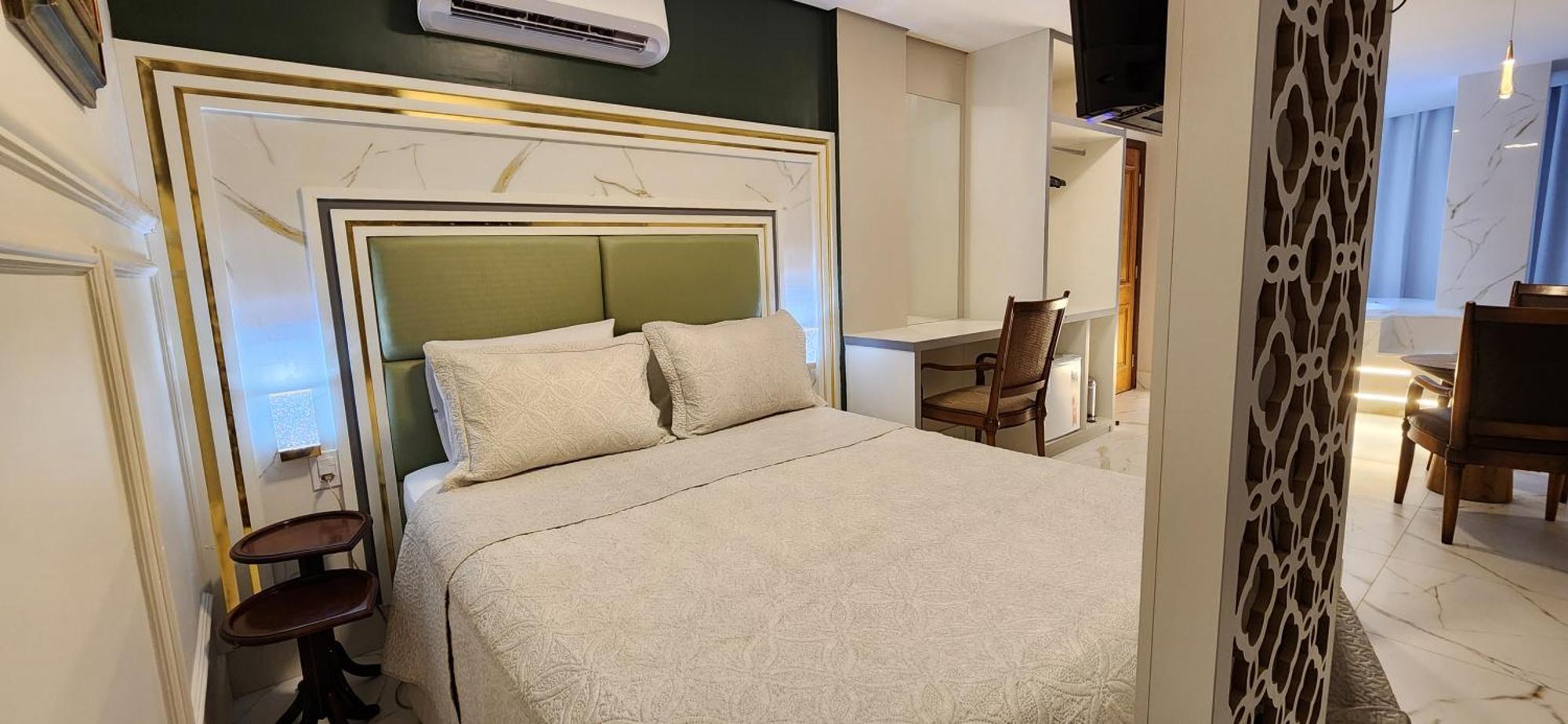 Antonio's E - Airport Hotel