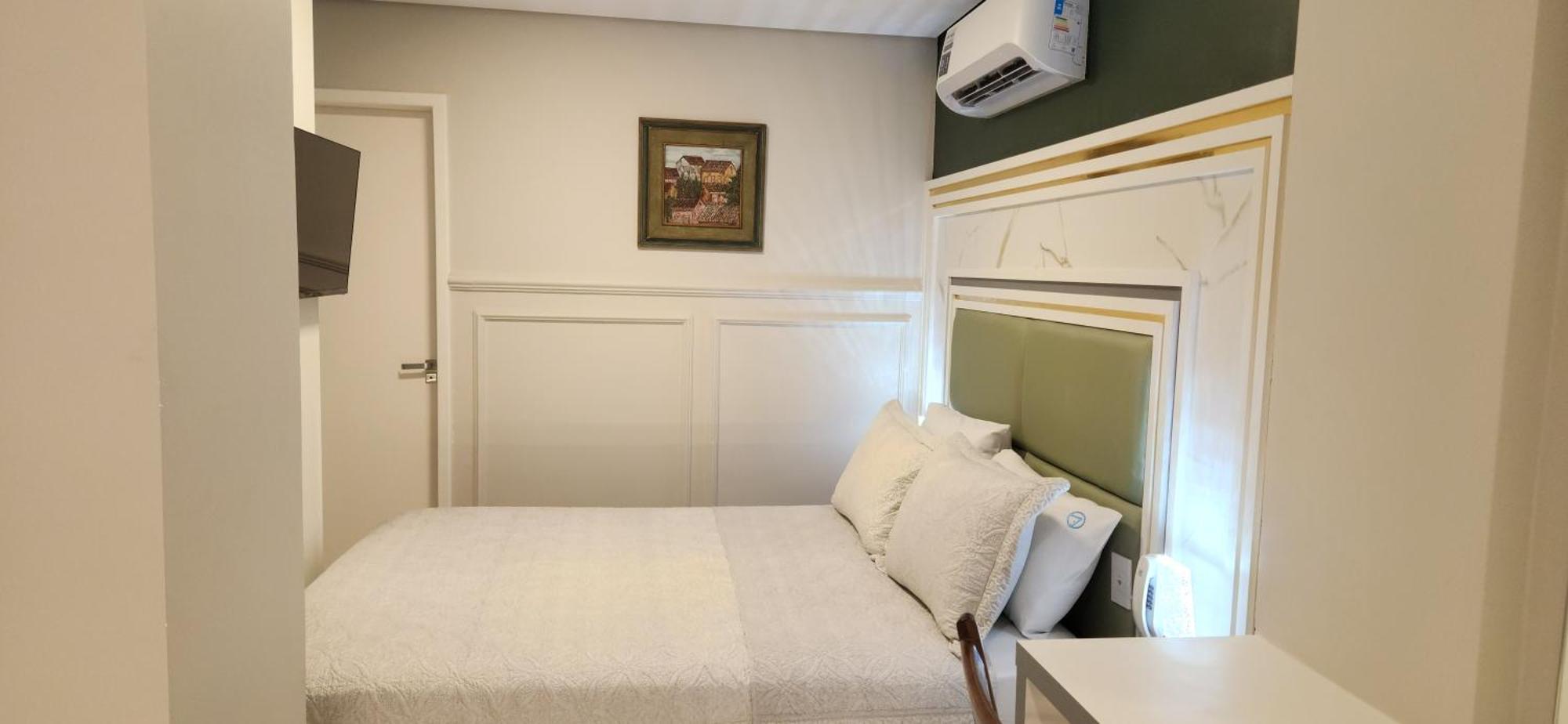 Antonio's E - Airport Hotel